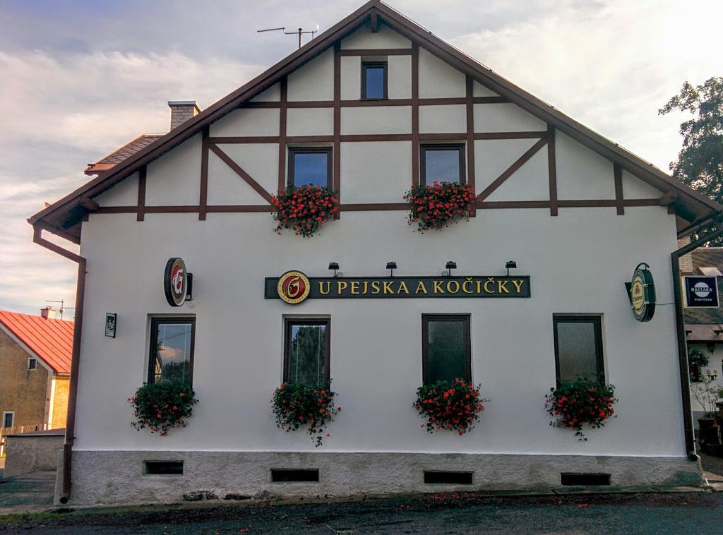 Hostinec U Pejska A Kocicky Mariánské Lázně Exterior foto